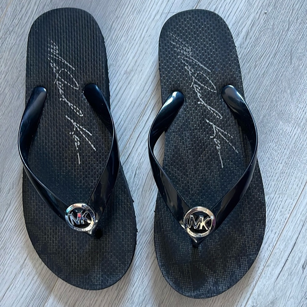 Michael Kors flip flops size 8